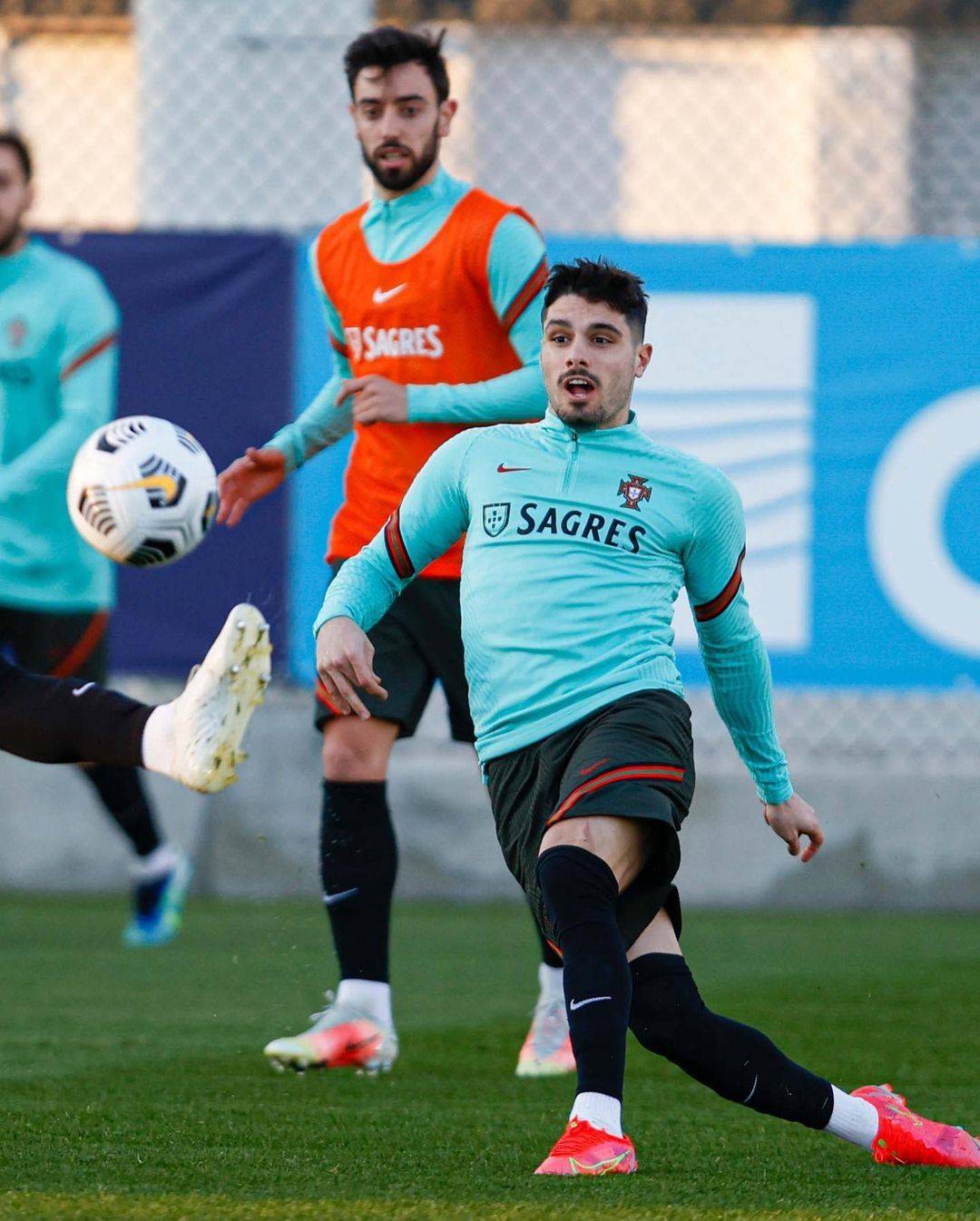 刚刚！集结日布鲁克林篮网备战西甲转会期葡萄牙体育备战英超，风云突变里尔集结日官宣签约的简单介绍