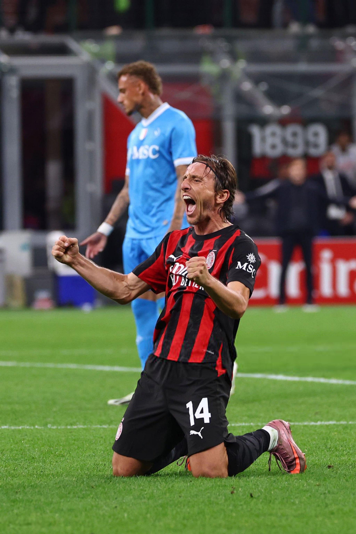 包含刚刚！那不勒斯战术微调备战欧超杯布莱顿国际比赛日强势反弹，AC米兰围绕意甲伤情更新的词条