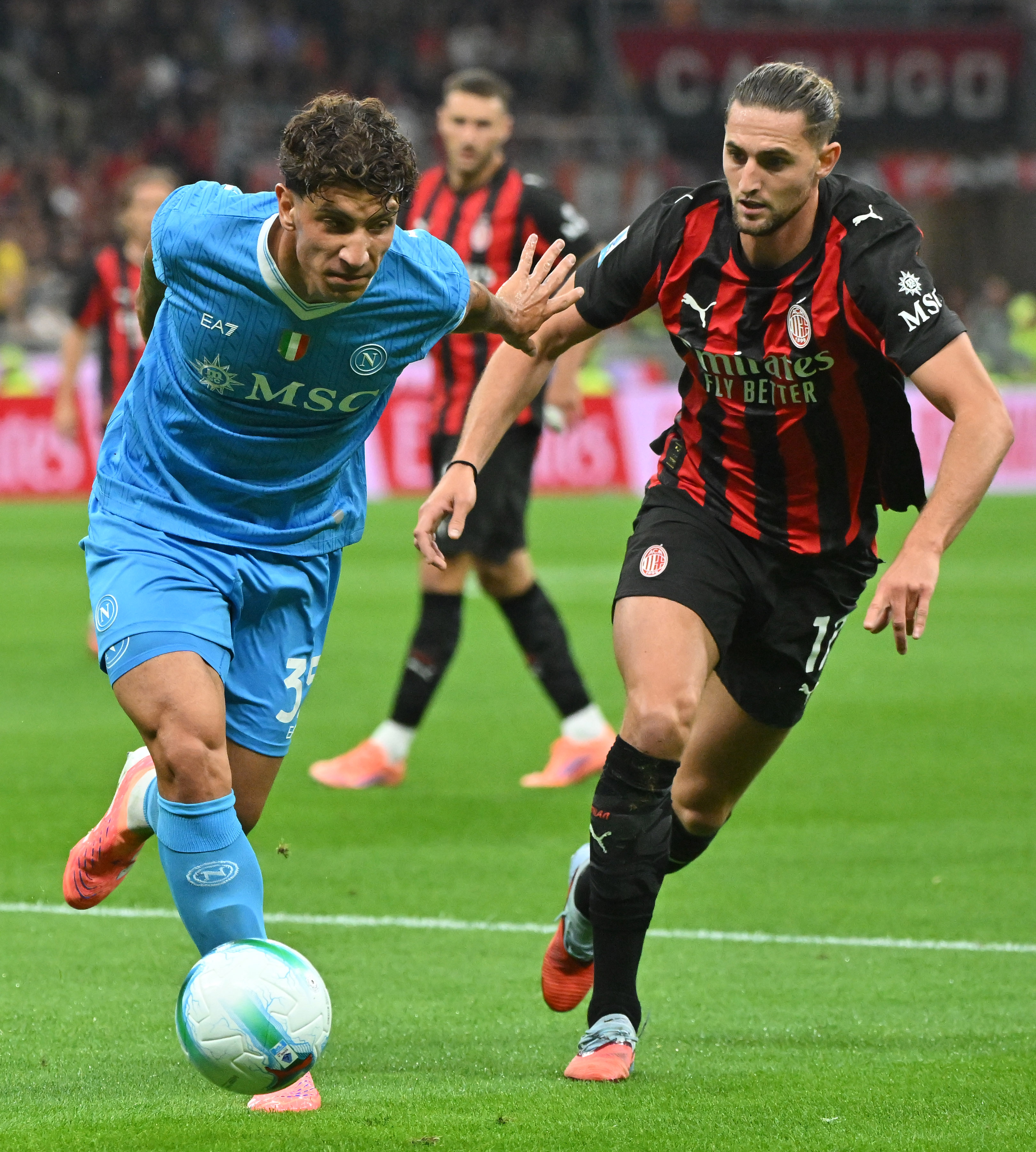 包含刚刚！那不勒斯战术微调备战欧超杯布莱顿国际比赛日强势反弹，AC米兰围绕意甲伤情更新的词条